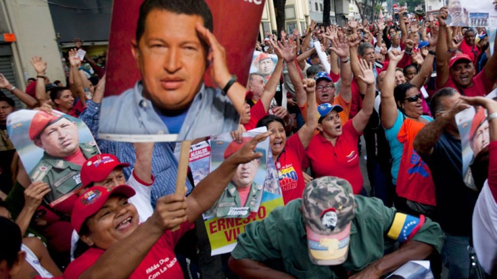 Chavismo. La imagen del ex presidente sigue presente en Caracas.