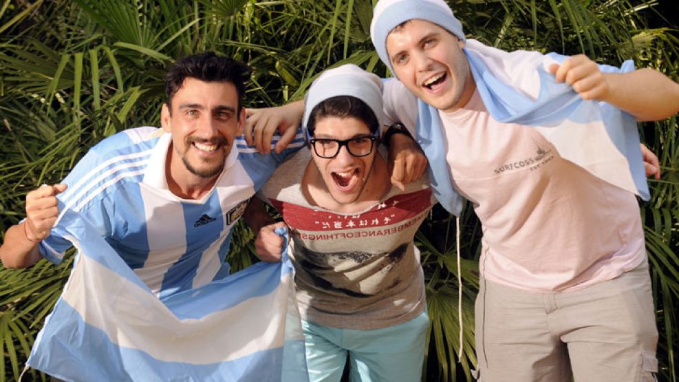 Preparan las valijas. Andrés, Facundo y Matías, tres jóvenes que avanzaron en la selección que hace la FIFA y esperan viajar el año que viene a la Copa del Mundo.