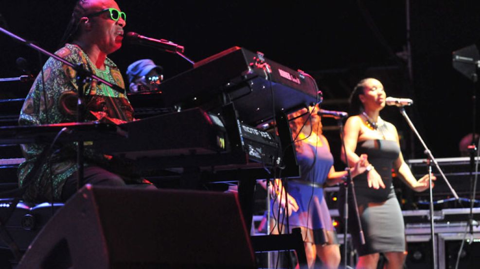 Genio. Stevie Wonder deslumbró en su primera visita con su show en Vélez. Original y único.
