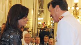 Ceremonia. Cristina Kirchner entregó el ascenso al teniente general el jueves en la Casa Rosada.
