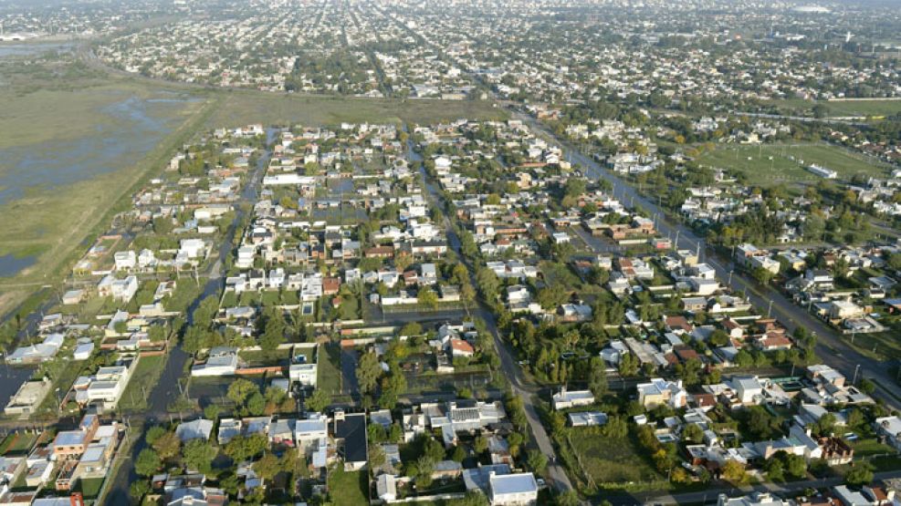 El temporal, la inundación y las casas y vehículos sumergidos formaron un paisaje dantesco en la capital bonaerense.