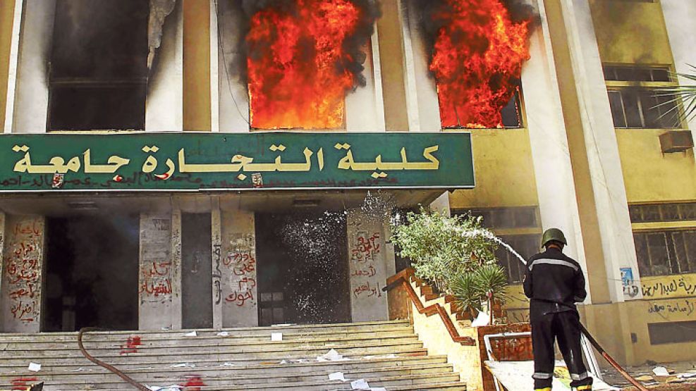 Increíble. La Facultad de Comercio de la Universidad de Al Azhar de El Cairo fue atacada ayer.