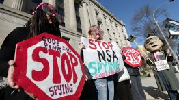 Basta. Manifestantes protestaron ayer contra la NSA frente al Departamento de Justicia, donde Barack Obama dio su discurso.