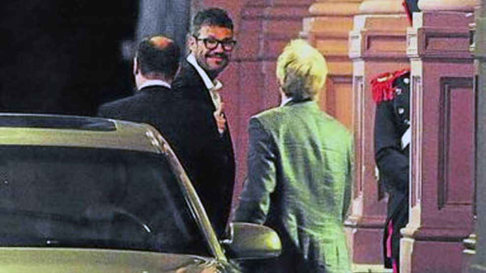 Marcelo Tinelli al llegar a Casa Rosada para reunirse con el jefe de Gabinete, Jorge Capitanich. 