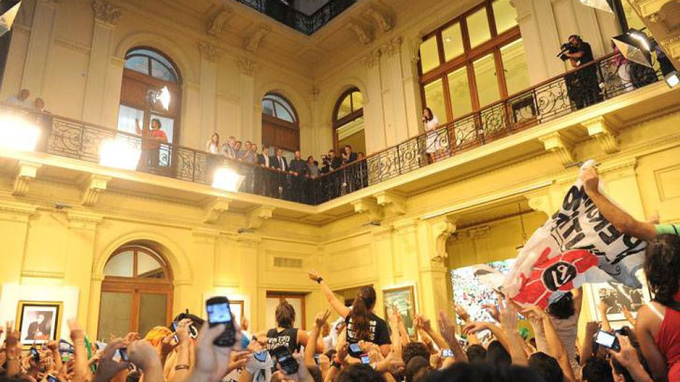 A dos días del anuncio de la presidenta Cristina Fernández de Kirchner, se estima que alrededor de 28.300 jóvenes completaron el formulario oficial para acceder al programa Progresar.