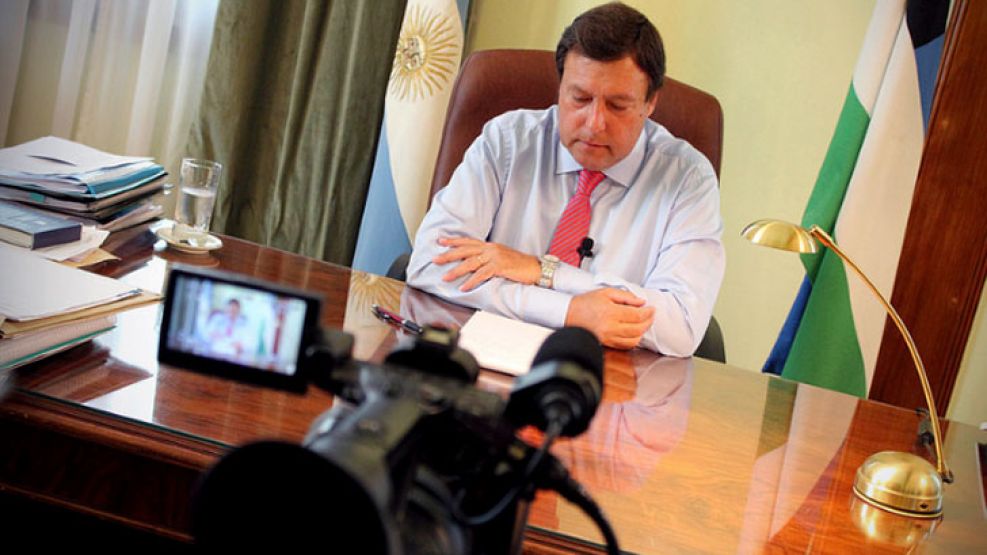 El gobernador de Río Negro anunció un paquete de medidas para reducir el gasto público.