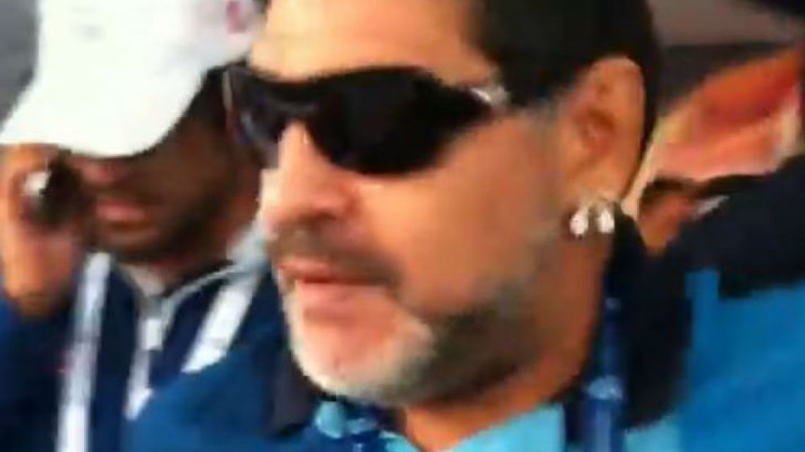 Maradona a los insultos en Dubai | 442