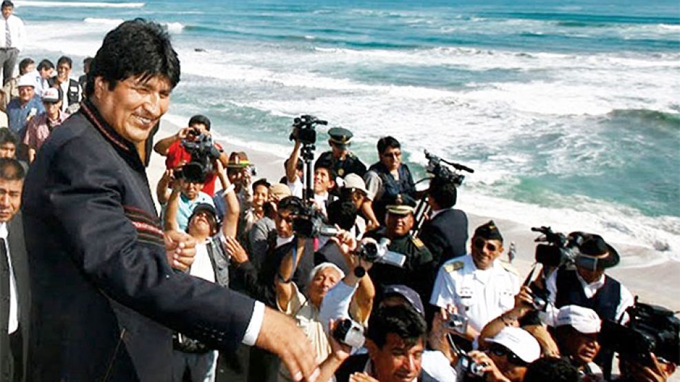 Lamento boliviano. Desde que llegó al poder, Evo Morales avanzó en una diplomacia “personal” con Michelle Bachelet para lograr una salida al mar.