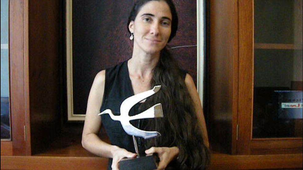 Prensa. Yoani recibió el Premio Perfil a la Libertad de Expresión.