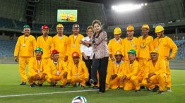 La pelota no se mancha. Dilma inauguró las obras mundialistas. Hay mucha expectativa por el resultado deportivo.