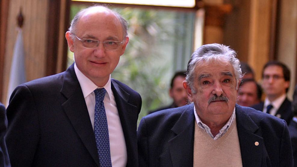 En octubre de 2013, Timerman también protagonizó un cruce verbal con el presidente de Uruguay. 