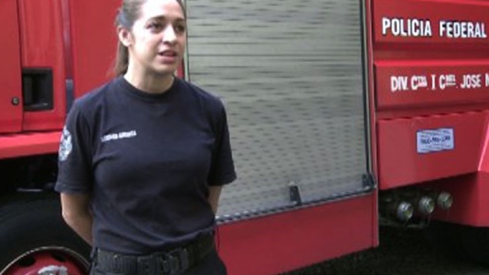 Anahí Garnica, la primera mujer bombero de la Policía Federal, falleció ayer en el incendio del depósito en Barracas. 