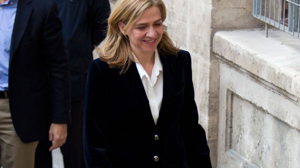 La hija del rey de España se presentó ante la justicia de Palma para declarar como imputada por un presunto delito de fraude fiscal y blanqueo de capitales en el marco del "Caso Nóos".