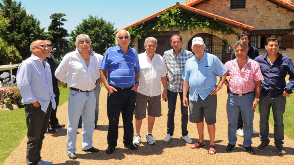 Enero. Moyano, Fernández, Maturano y Barrionuevo, con otros dirigentes. 