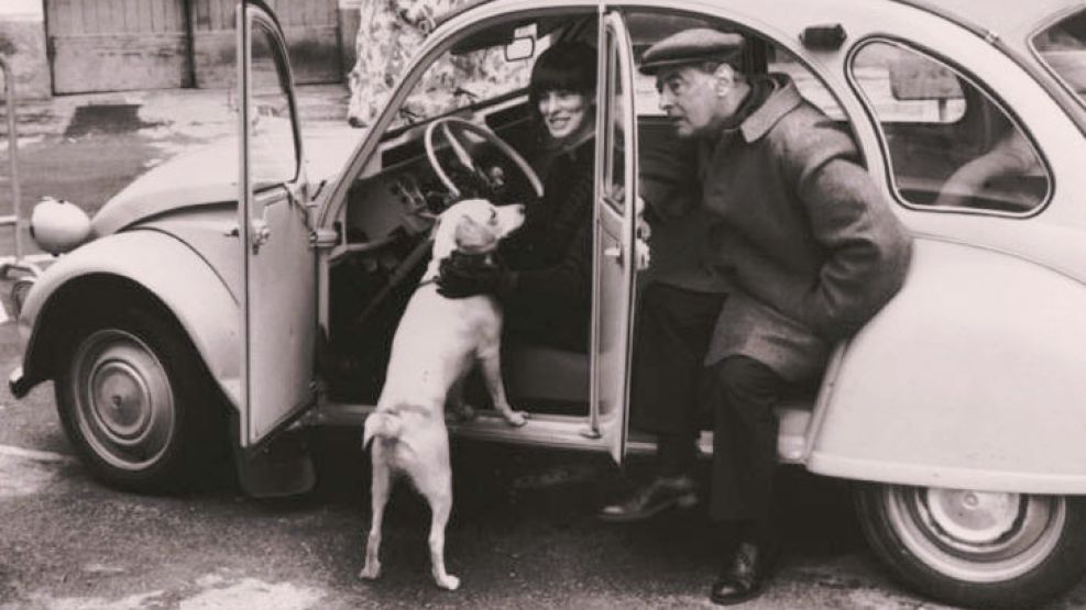 Marido y mujer. Witold y Rita Gombrowicz (y Psina, el perro), en Vence, Francia, en 1967.