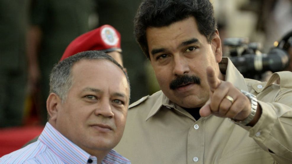 Cabello advirtió que si el Gobierno es derrocado, la revolución "quizás tomaría un carácter armado".