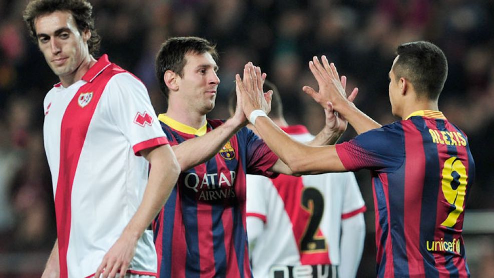 Dupla letal. Messi y Alexis, estrellas del ataque del Barça, que le mete presión al Real Madrid.