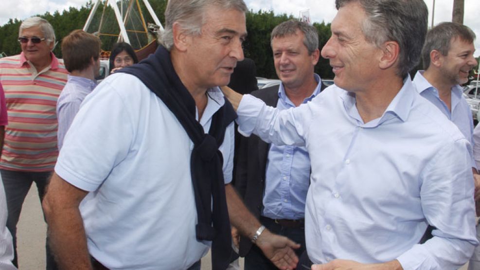Leones. El diputado Oscar Aguad y el jefe Porteño, Mauricio Macri, abrazos y muestra en la Fiesta del Trigo. 