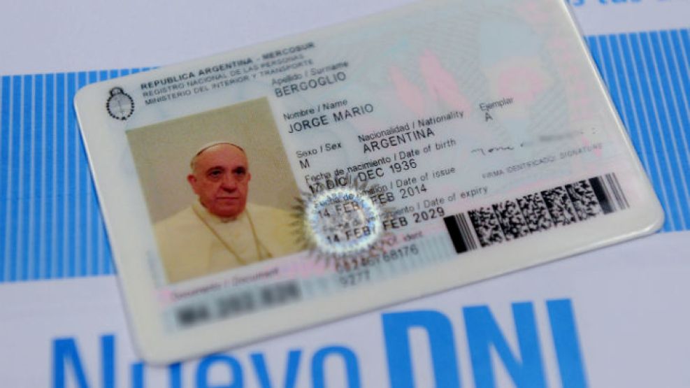 El papa Francisco tramitó el pasaporte y el DNI argentinos