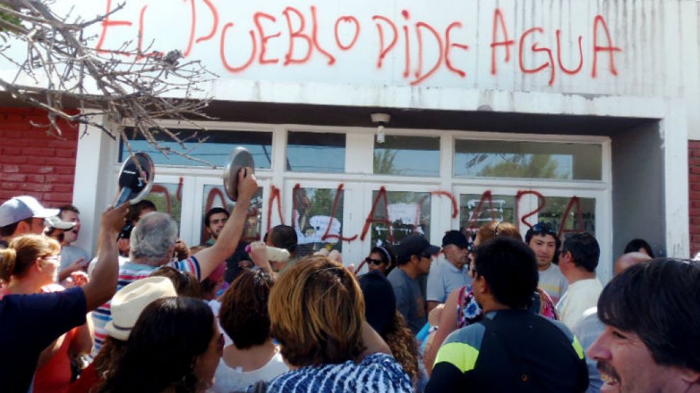 Las manifestaciones por falta de agua se multiplican en Caleta Olivia