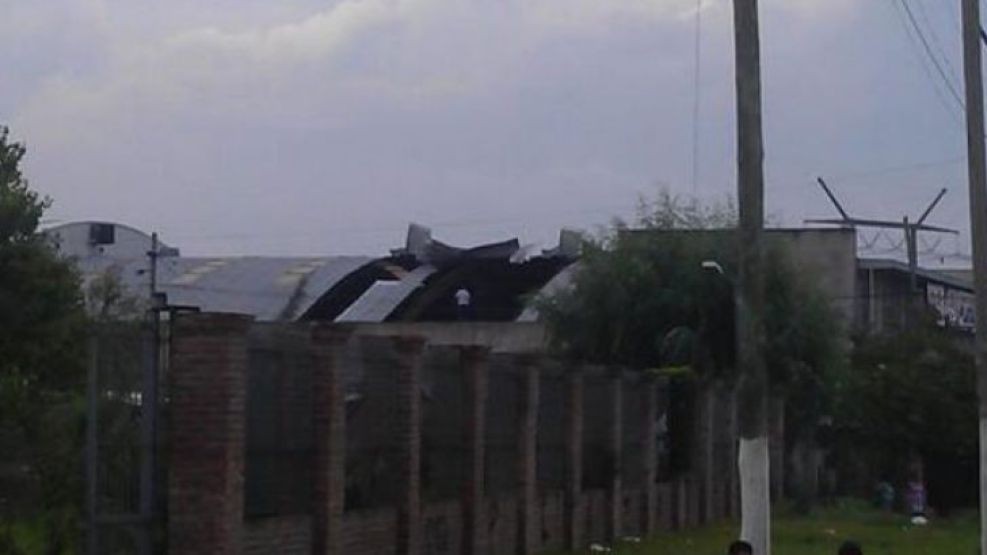 Imágenes de los destrozos del tornado que azotó a Berazategui.