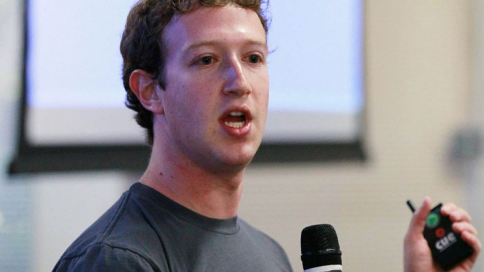 Apuesta. Marck Zuckerberg quiere hacer pie en el servicio de mensajería instantánea.