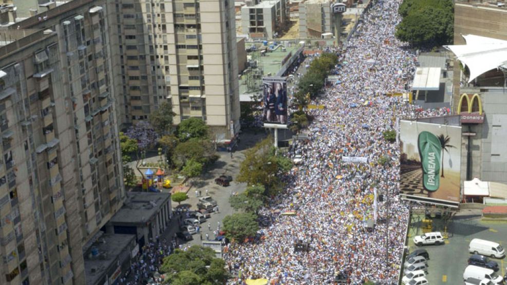 En contra. El líder opositor Henrique Capriles recuperó protagonismo al convocar a una multitudinaria marcha.