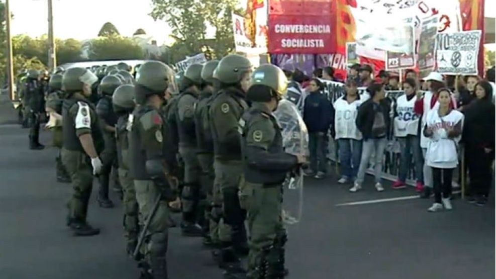 Las manifestaciones de partidos de izquierda afectaron a Panamericana, Puente Pueyrredón, el Subte, Autopista a La Plata y la General Paz.