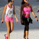 Karina Jelinek y Paz Cornu en la playa en Miami (13)