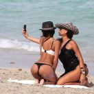 Karina Jelinek y Paz Cornu en la playa en Miami (21)