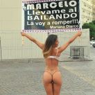 Mariana Diarco topless en el Obelisco (1)