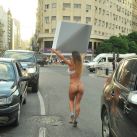 Mariana Diarco topless en el Obelisco (11)