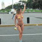 Mariana Diarco topless en el Obelisco (14)