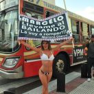 Mariana Diarco topless en el Obelisco (4)