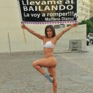 Mariana Diarco topless en el Obelisco (9)