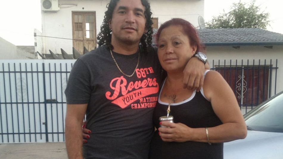 Patricia Celestina Contreras, con su hijo Claudio. Ella está con prisión domiciliaria.