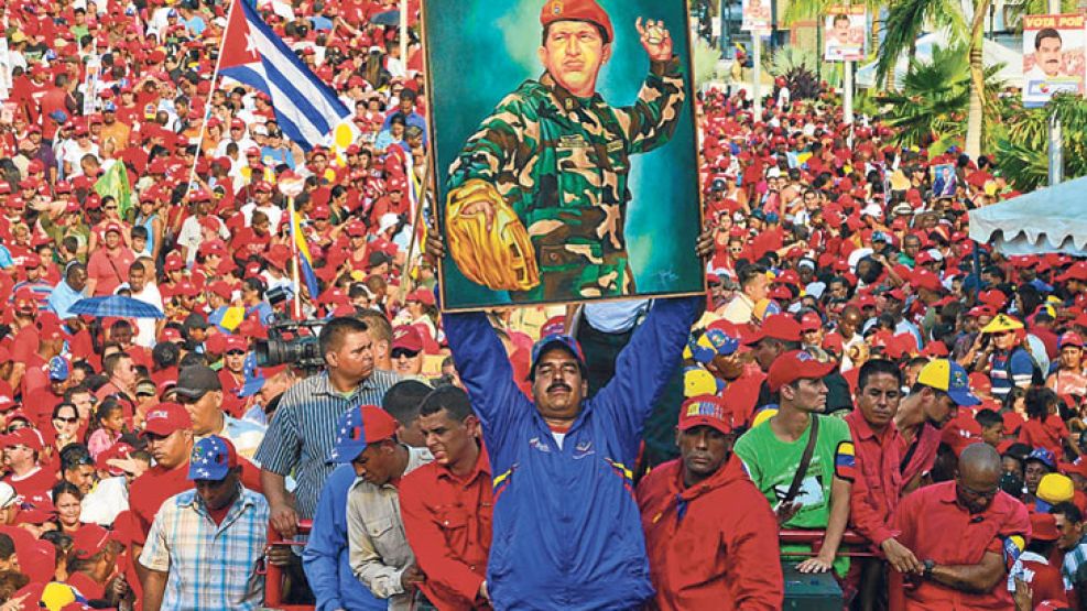 Te extraño. La iconografía chavista acompaña a Maduro desde que asumió la presidencia, y el culto al difunto líder se convirtió en un recurso político habitual del jefe de Estado.