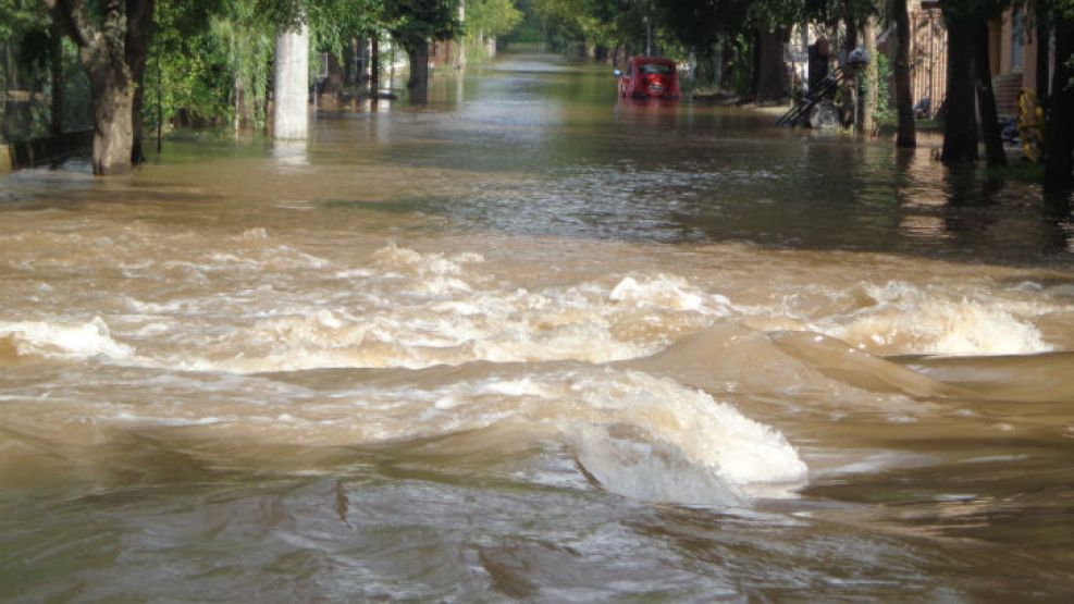 Más de cien personas seguían hoy evacuadas a raíz de las inundaciones generadas por la crecida del río Ctalamochita.