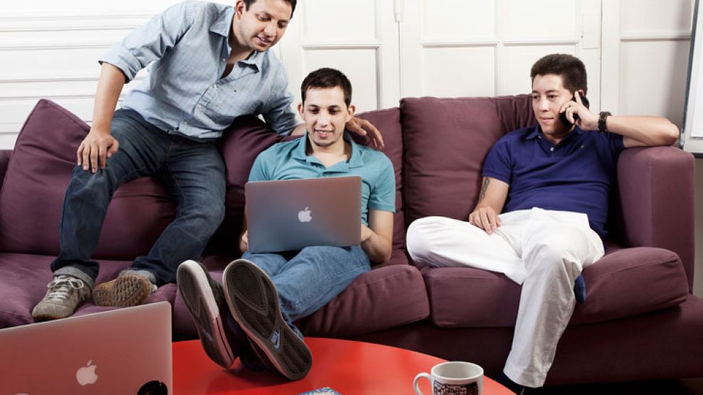Taringa! Hernán (32), Matías Botbol (35), y Alberto Nakayama (33), son los tres directores del sitio web que cuenta con más de 24 millones de usuarios registrados.