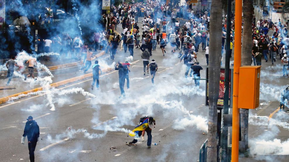 Violencia. Las marchas organizadas por el antichavista Lepoldo López y los jóvenes encendieron las alarmas en Venezuela y en toda la región.