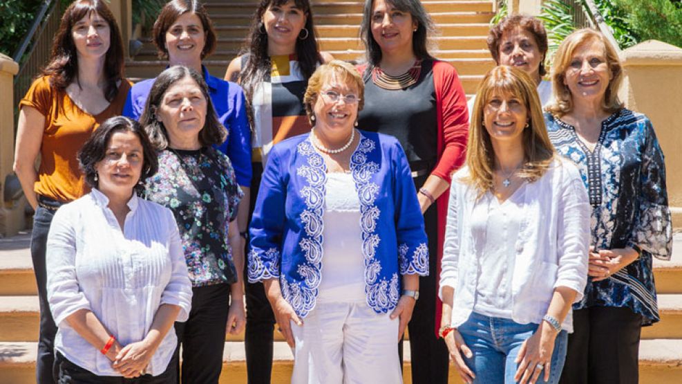 Esas mujeres. Con el 39% de ministras en el gabinete, Chile se ubica como uno de los países con mayor presencia femenina. Nueve asesoras para Michelle.