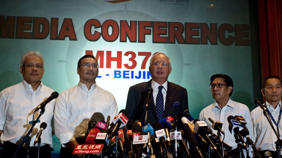 Confirmacion. El gobierno de Malasia, en nombre de su primer ministro, Najib Razak, aseguró que el avión voló más de siete horas con otro trayecto y fue piloteado por un experto.