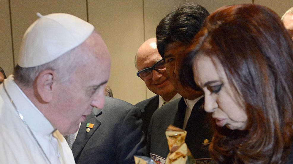Un año atras. Cristina Kirchner fue la primera jefa de Estado en ser recibida por el Pontífice.