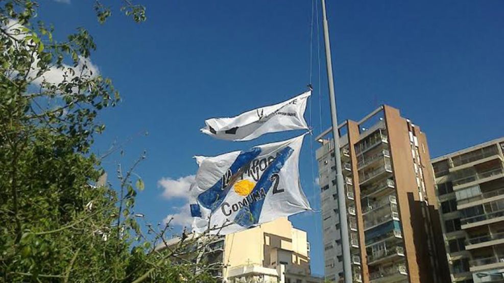 La bandera camporista en reemplazo de la bandera nacional en Recoleta
