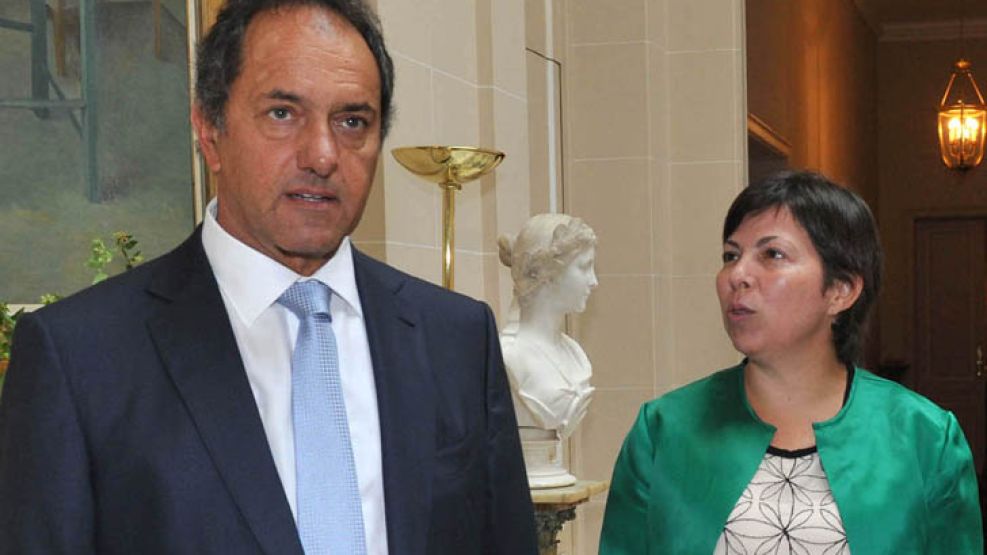 Daniel Scioli junto a su ministra de Economía, Silvia Batakis.