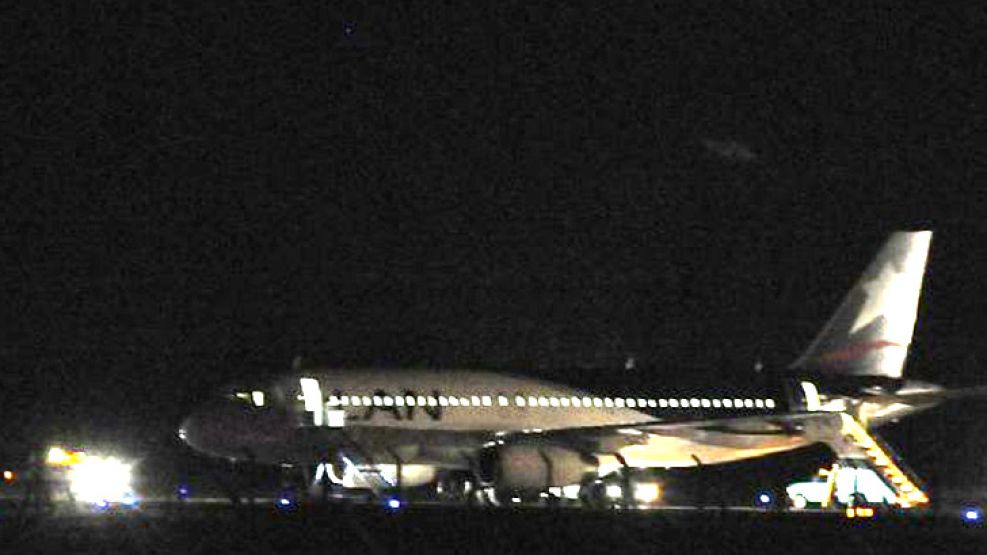 Imagen del avión durante su aterrizaje de emergencia en Mendoza