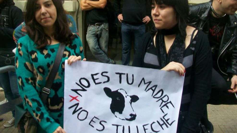 Las imágenes de la protesta contra Radio Mitre fueron publicadas por María Jose Lanzos en Facebook.