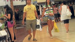 Fin de fiesta. Los créditos financiaron viajes y compras en tiempos de cepo. La tendencia se frena.