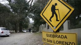 Los tres turistas avistaron el cuerpo quince días después del crimen, en los matorrales de la Quebrada de San Lorenzo.