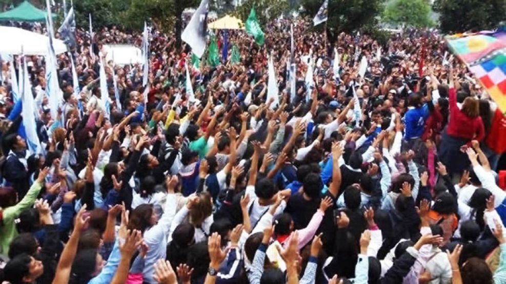 En Jujuy. Los maestros se manifestaron en la plaza Dorrego.